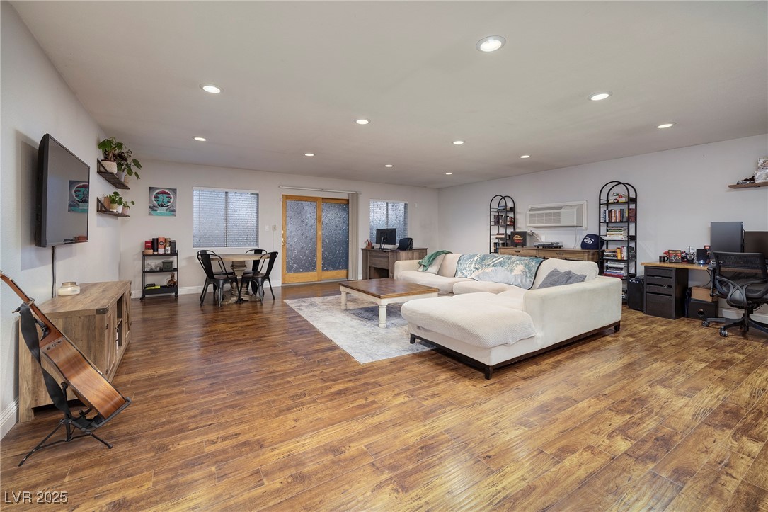 6635 West Oquendo Road