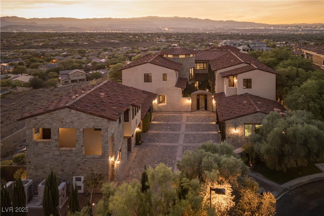 2 Awbrey Court