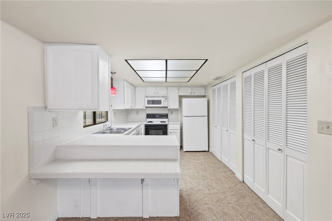 3283 Dawnflower Street B