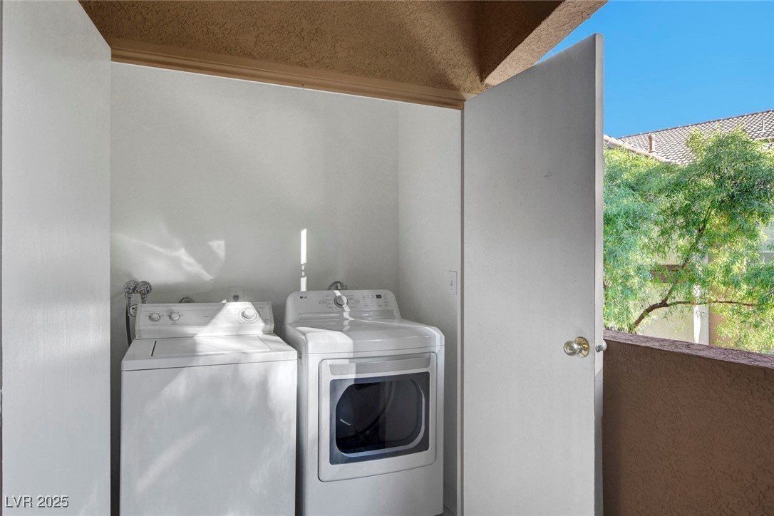 231 West Horizon Ridge Parkway 2822