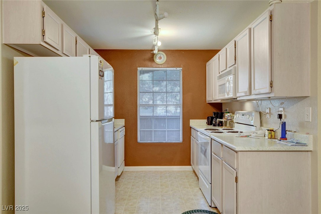 231 West Horizon Ridge Parkway 2822