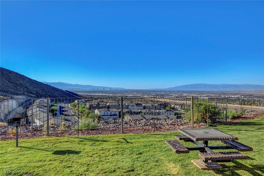 231 West Horizon Ridge Parkway 2822