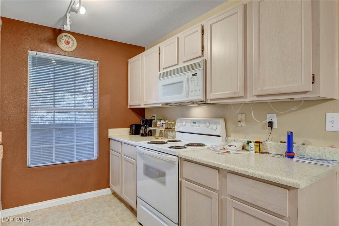 231 West Horizon Ridge Parkway 2822