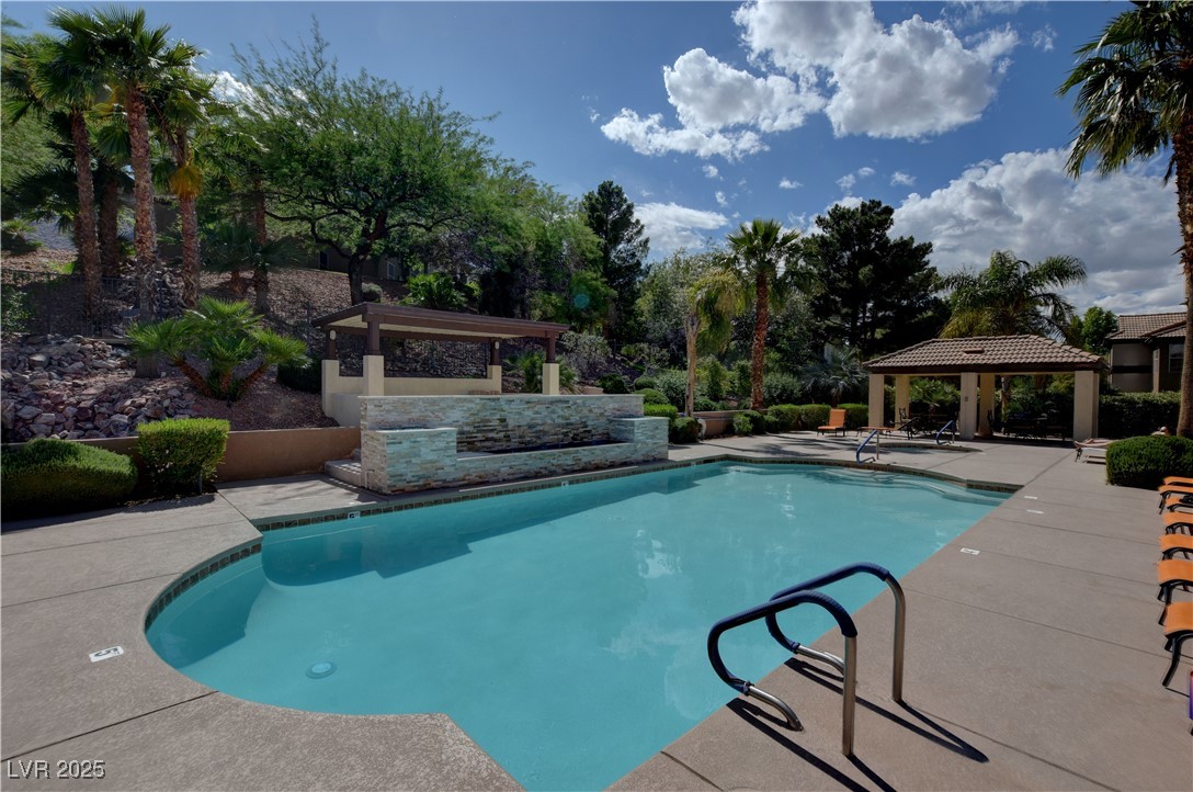 231 West Horizon Ridge Parkway 2822