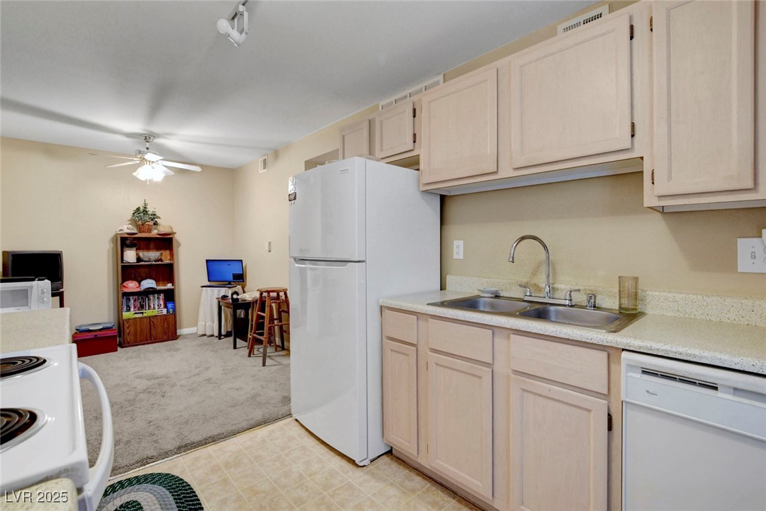 231 West Horizon Ridge Parkway 2822