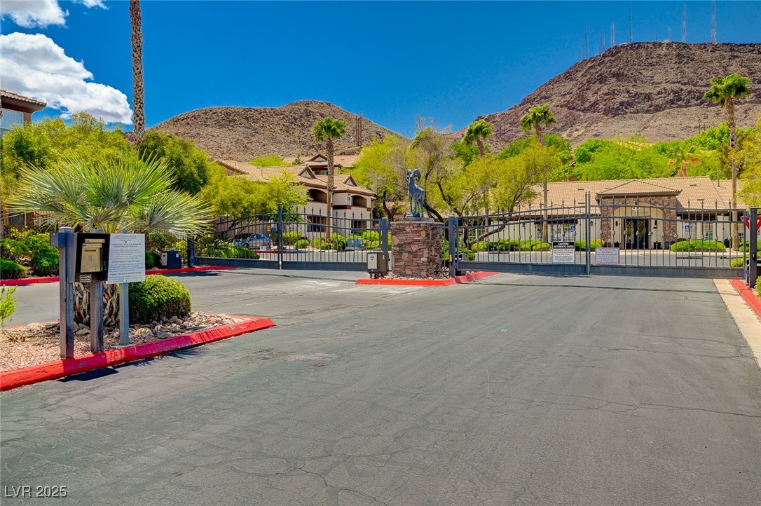 231 West Horizon Ridge Parkway 2822