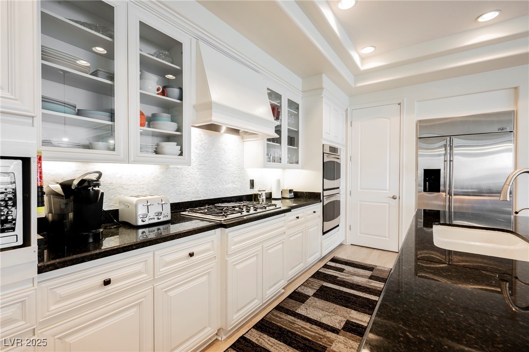 9213 Las Manaitas Avenue 301