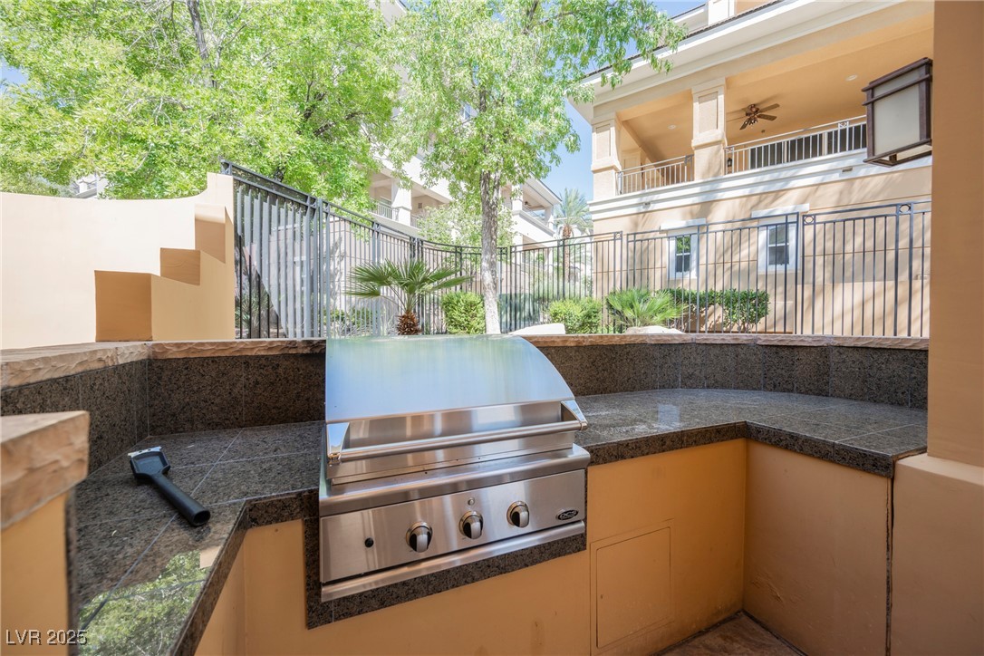 9213 Las Manaitas Avenue 301