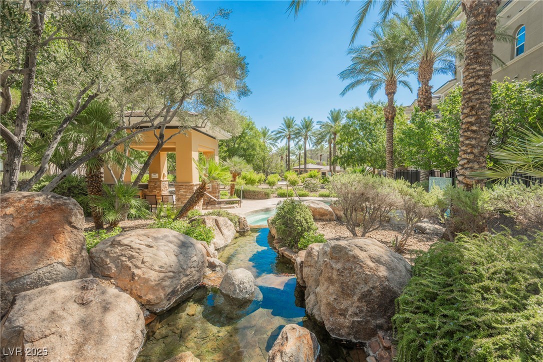 9213 Las Manaitas Avenue 301