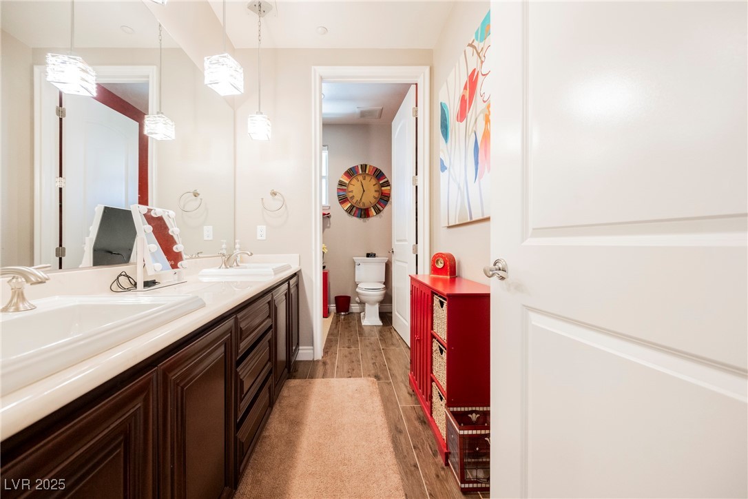 9213 Las Manaitas Avenue 301