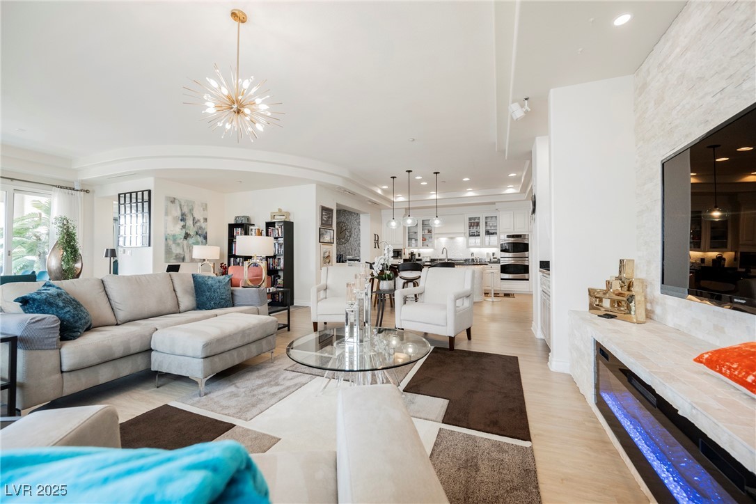 9213 Las Manaitas Avenue 301