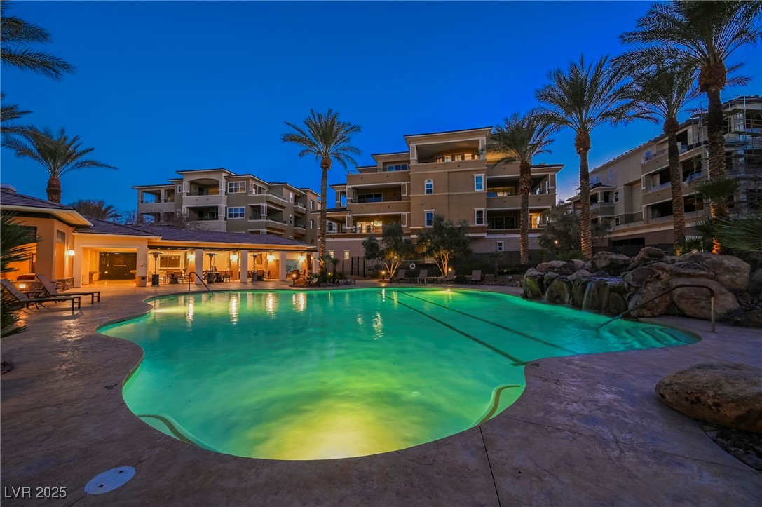 9213 Las Manaitas Avenue 301