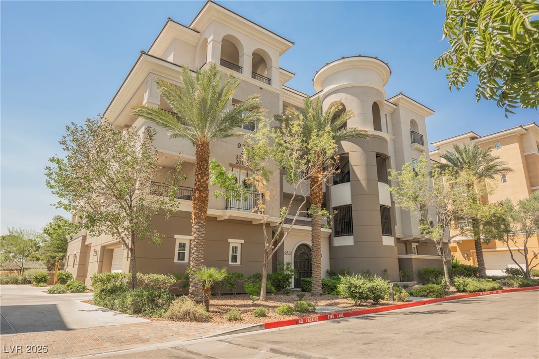 9213 Las Manaitas Avenue 301