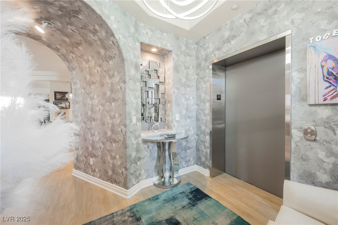 9213 Las Manaitas Avenue 301