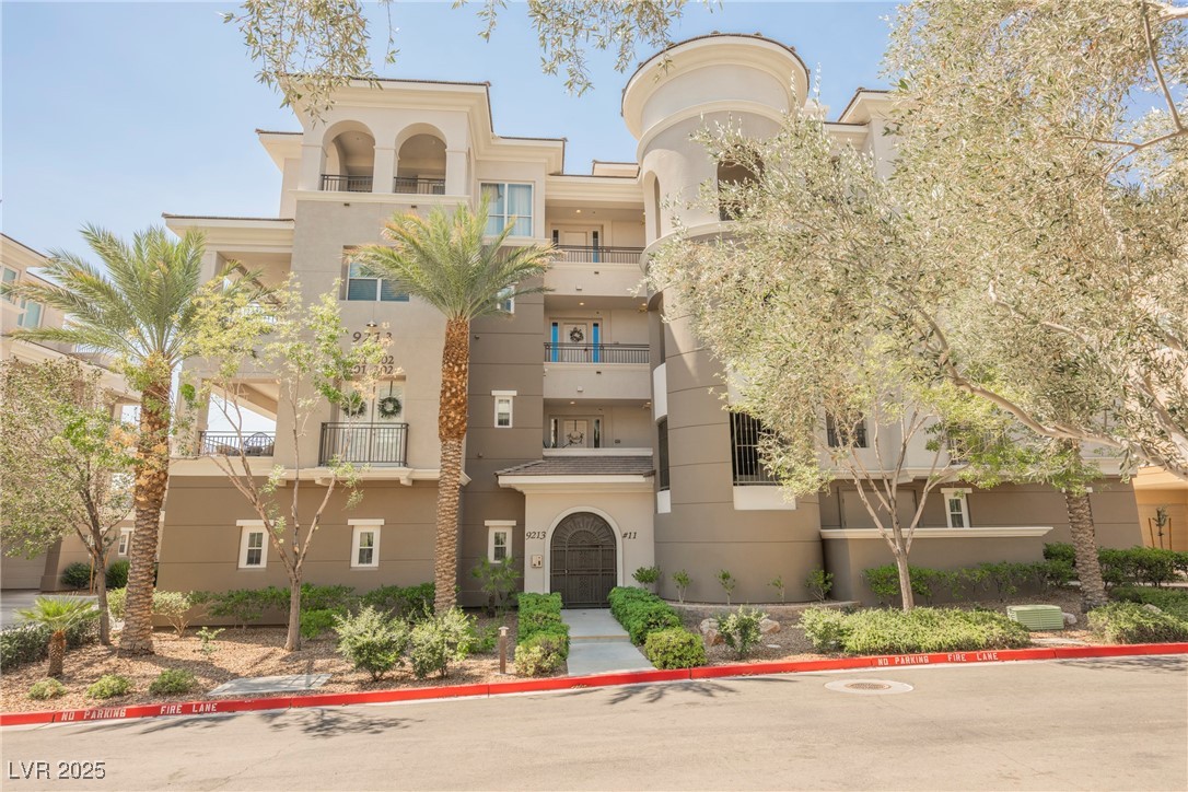 9213 Las Manaitas Avenue 301