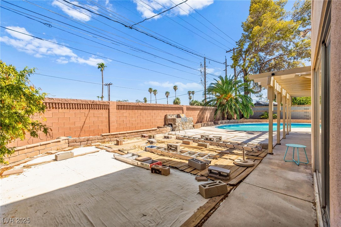 3368 Nahatan Way