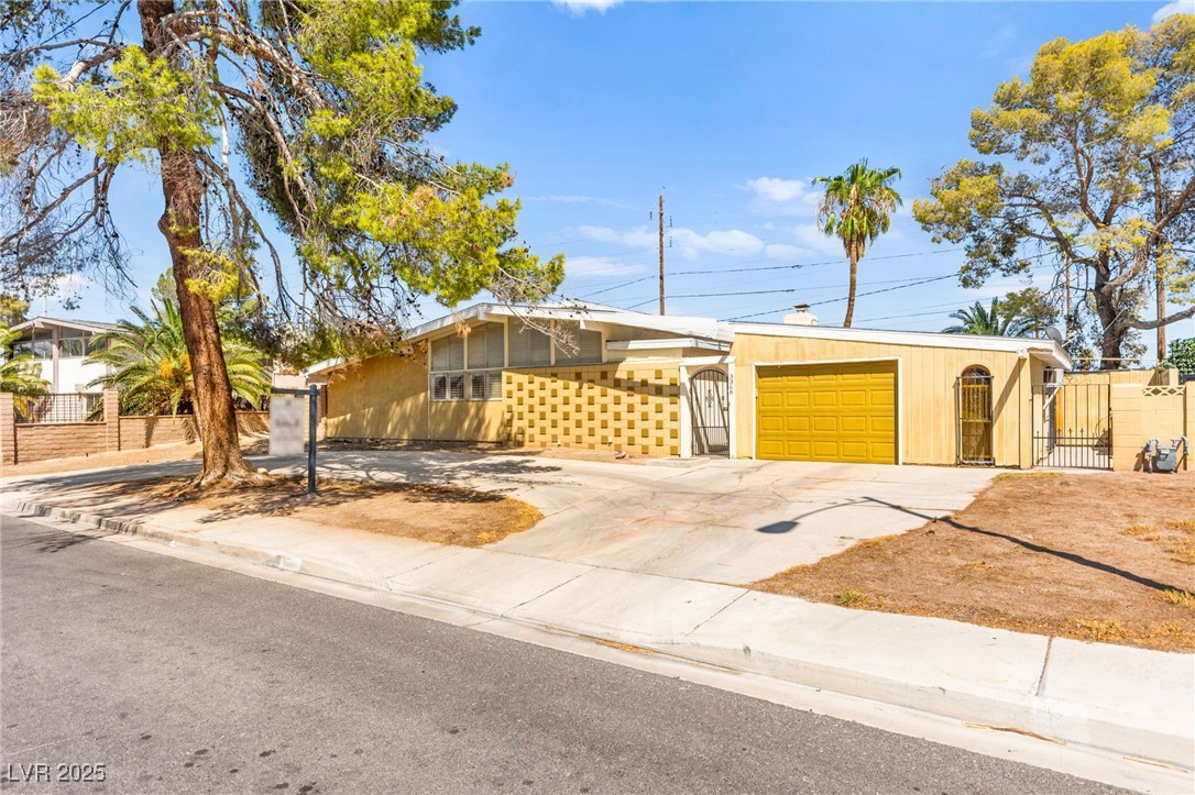 3368 Nahatan Way