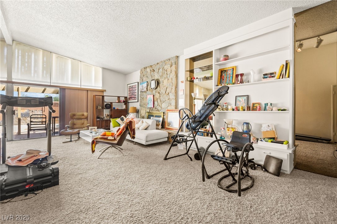 3368 Nahatan Way