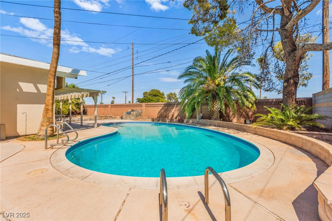 3368 Nahatan Way