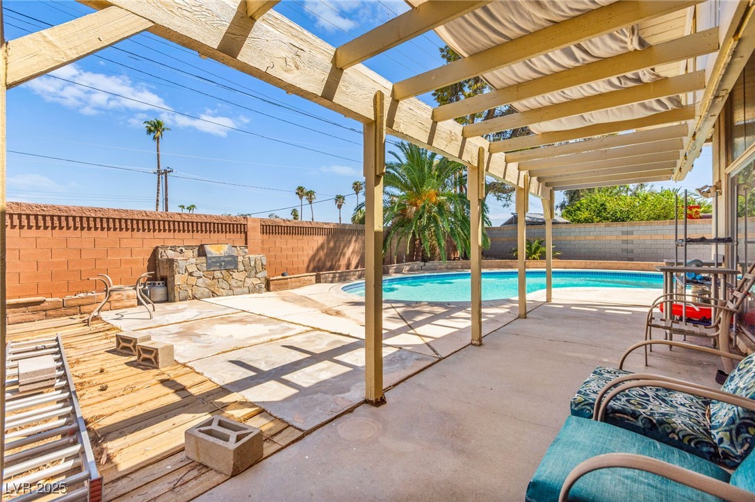 3368 Nahatan Way