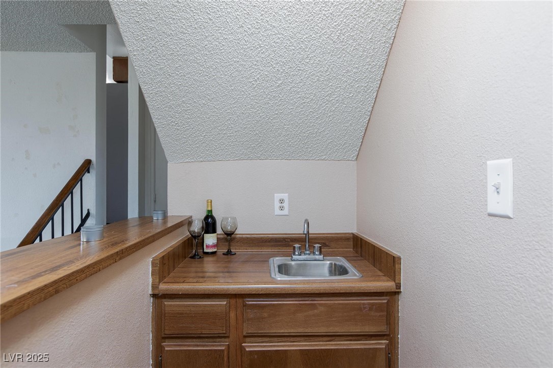 4000 Camas Court