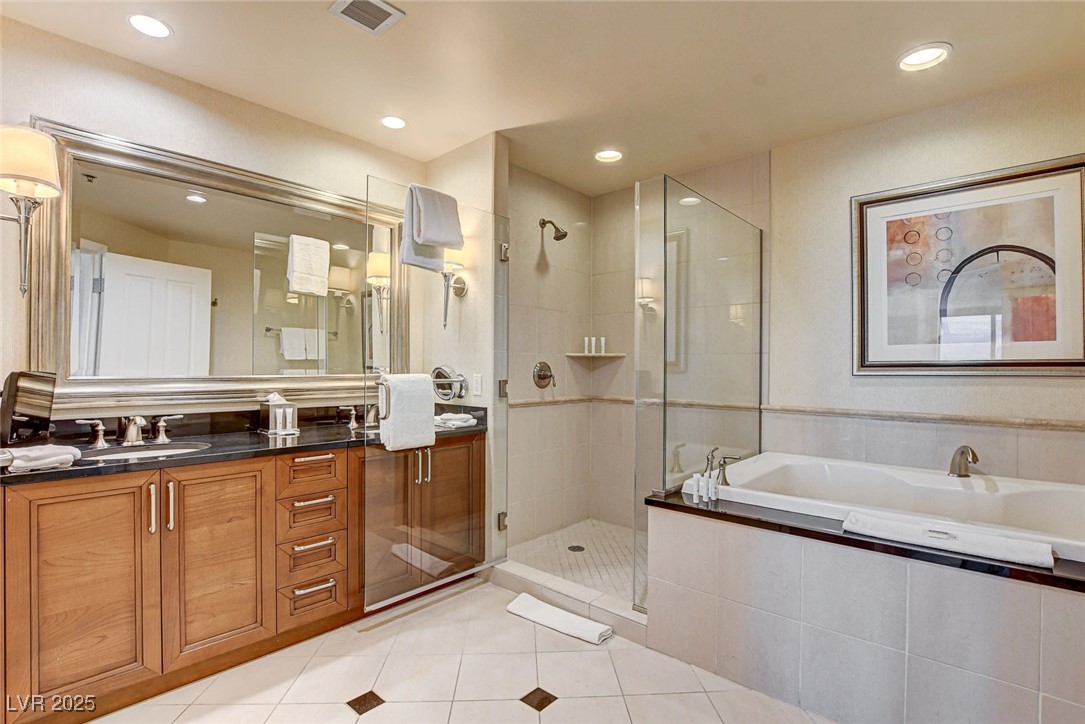 135 East Harmon Avenue 2211