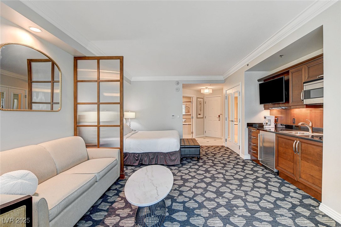 135 East Harmon Avenue 2211