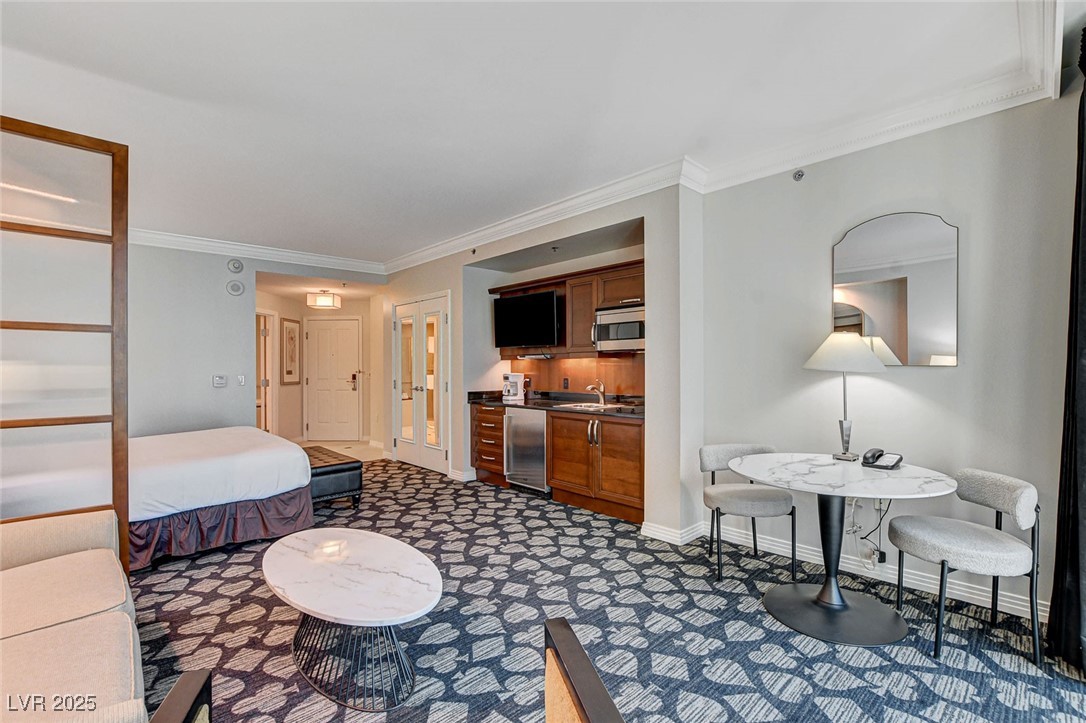 135 East Harmon Avenue 2211