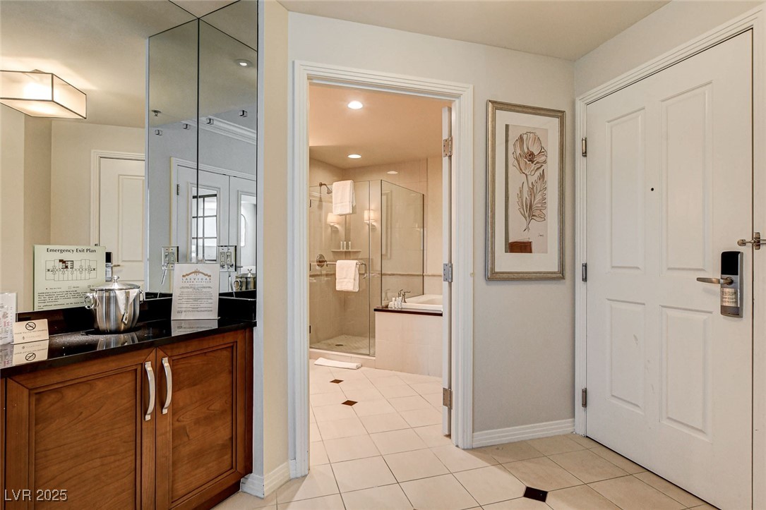 135 East Harmon Avenue 2211