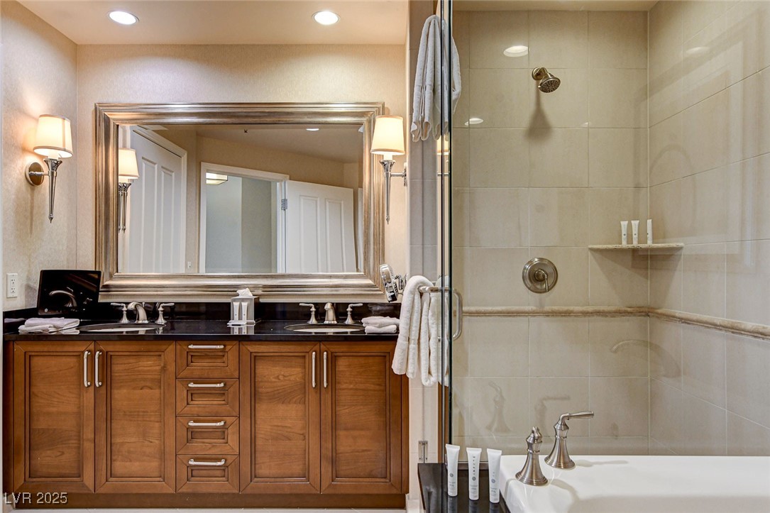 135 East Harmon Avenue 2211