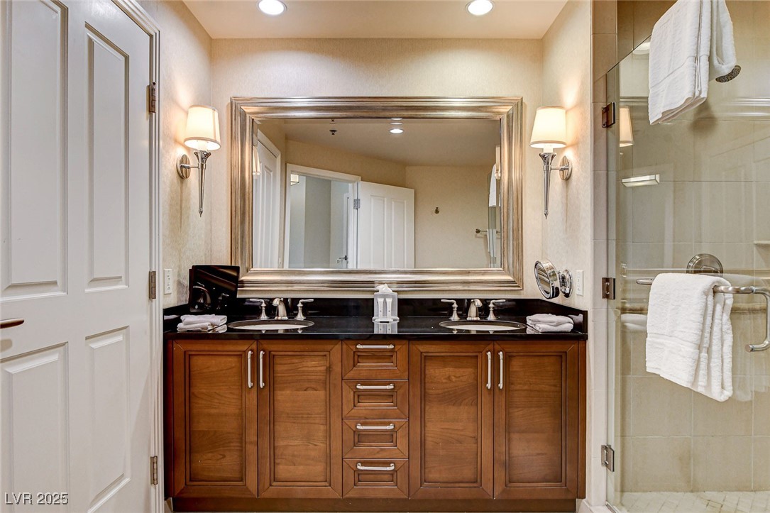 135 East Harmon Avenue 2211