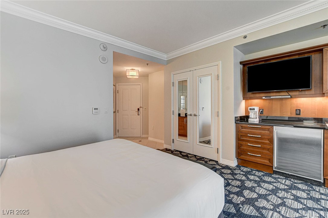 135 East Harmon Avenue 2211