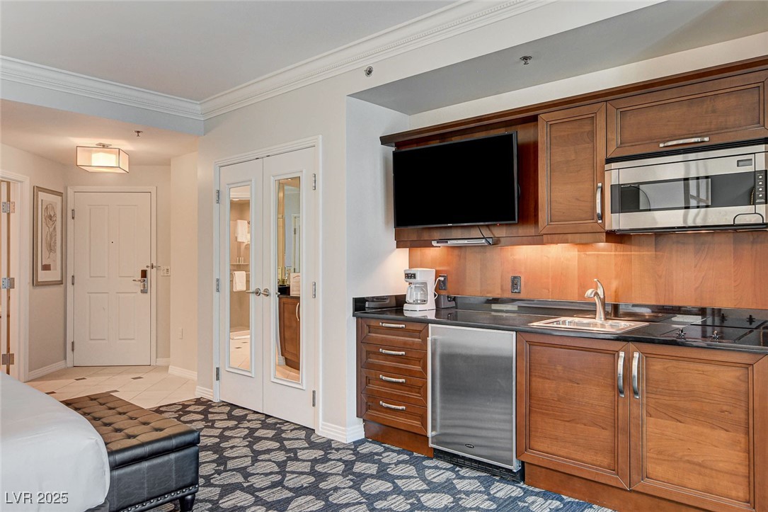 135 East Harmon Avenue 2211