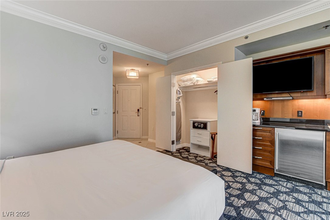 135 East Harmon Avenue 2211