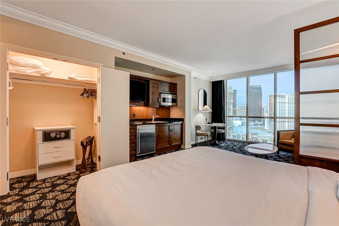 135 East Harmon Avenue 2211