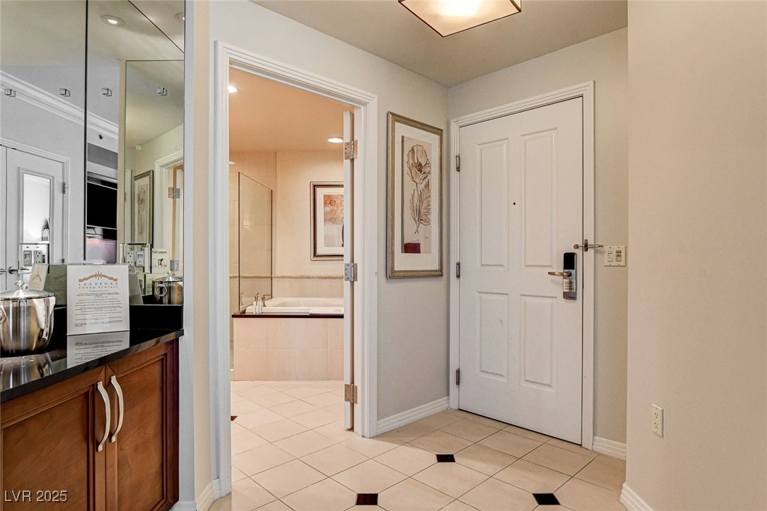 135 East Harmon Avenue 2211