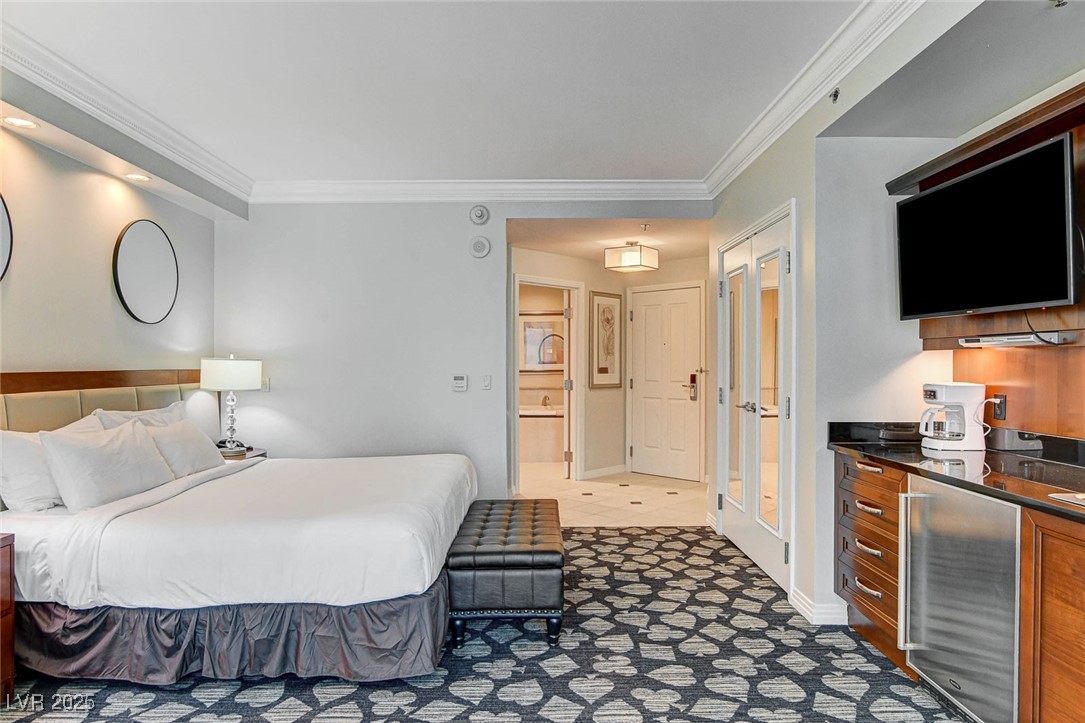 135 East Harmon Avenue 2211