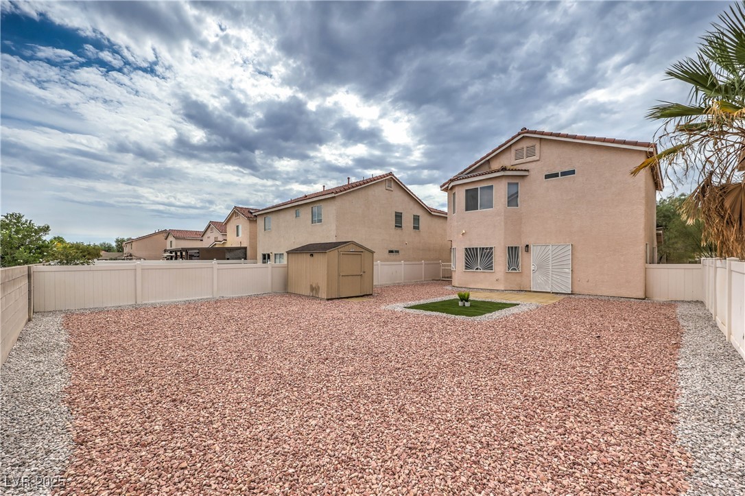 1022 Cliffbrook Hedge Avenue