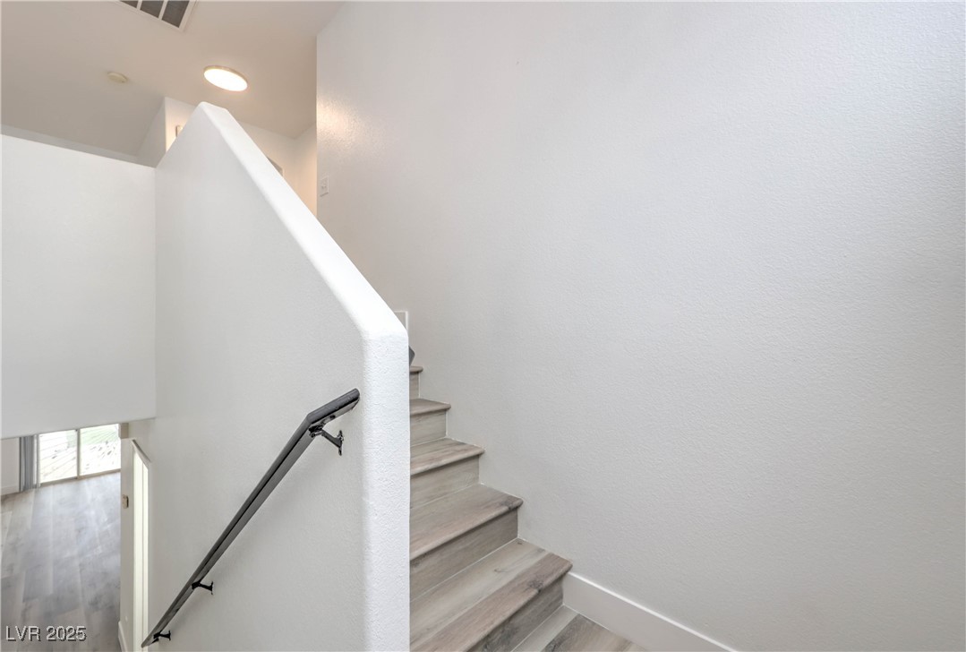 1022 Cliffbrook Hedge Avenue