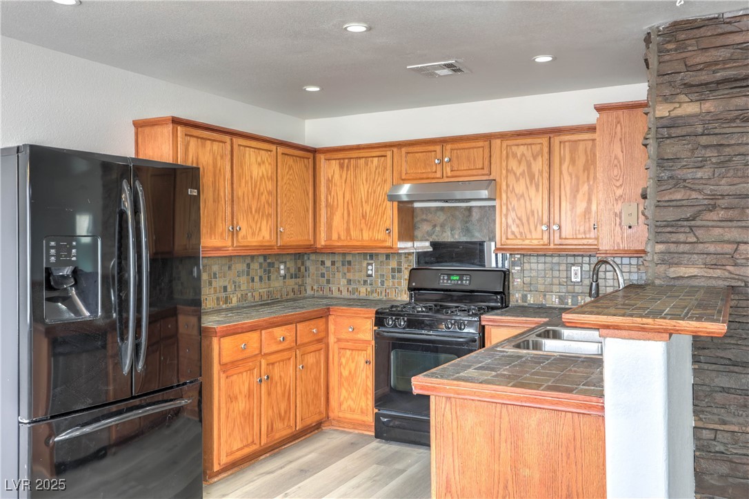 1022 Cliffbrook Hedge Avenue