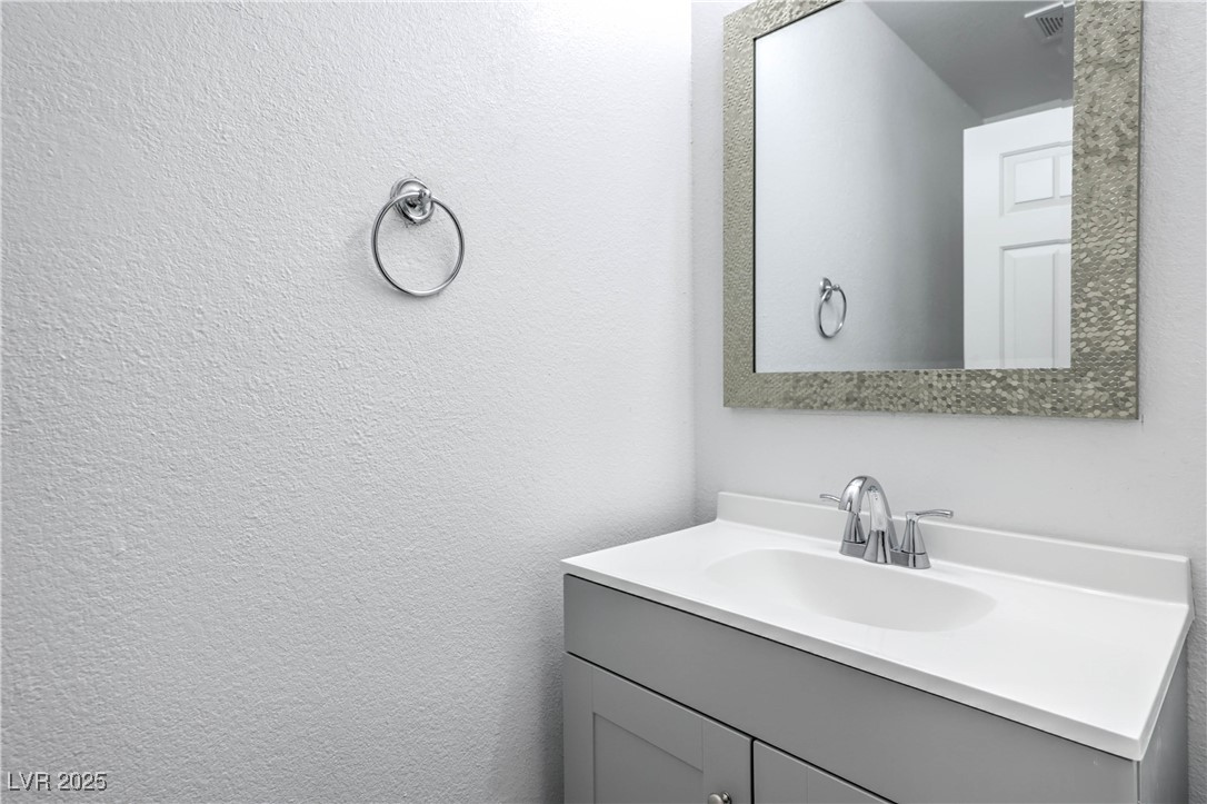 1022 Cliffbrook Hedge Avenue