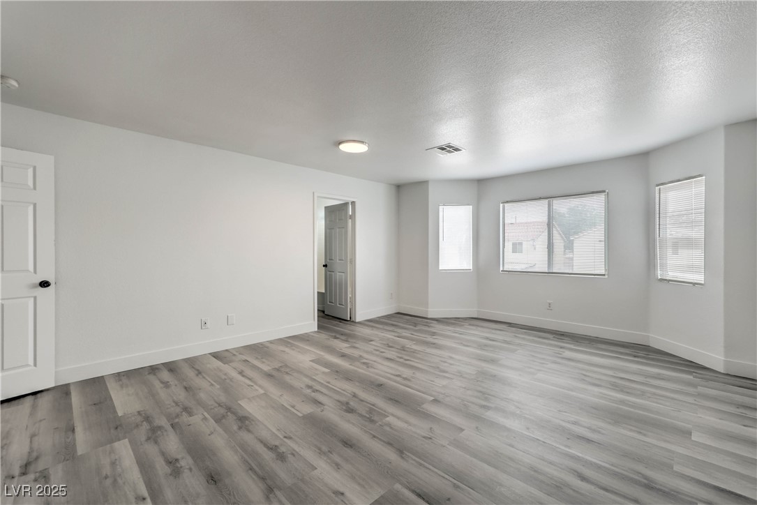 1022 Cliffbrook Hedge Avenue