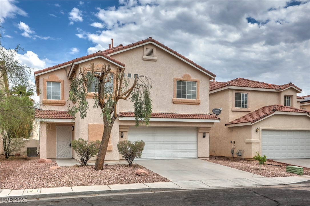 1022 Cliffbrook Hedge Avenue