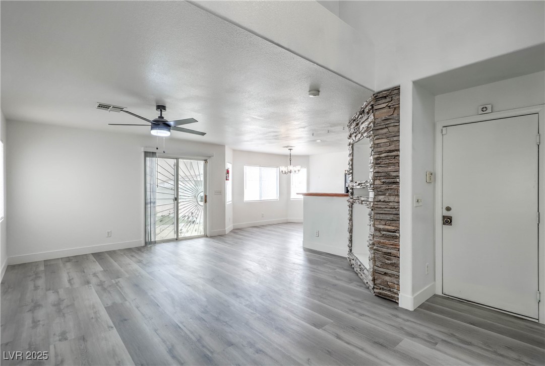 1022 Cliffbrook Hedge Avenue