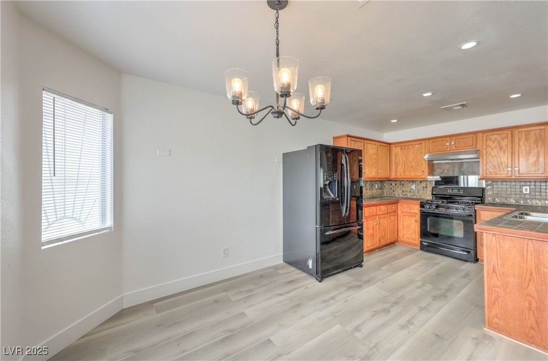 1022 Cliffbrook Hedge Avenue