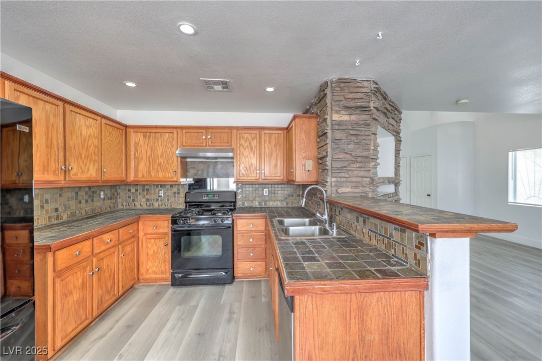 1022 Cliffbrook Hedge Avenue