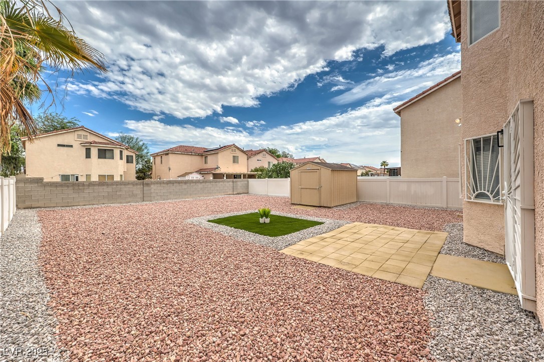 1022 Cliffbrook Hedge Avenue