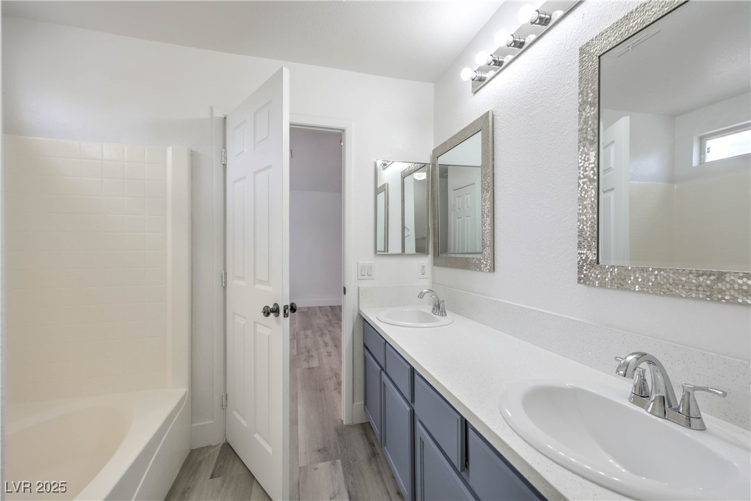 1022 Cliffbrook Hedge Avenue