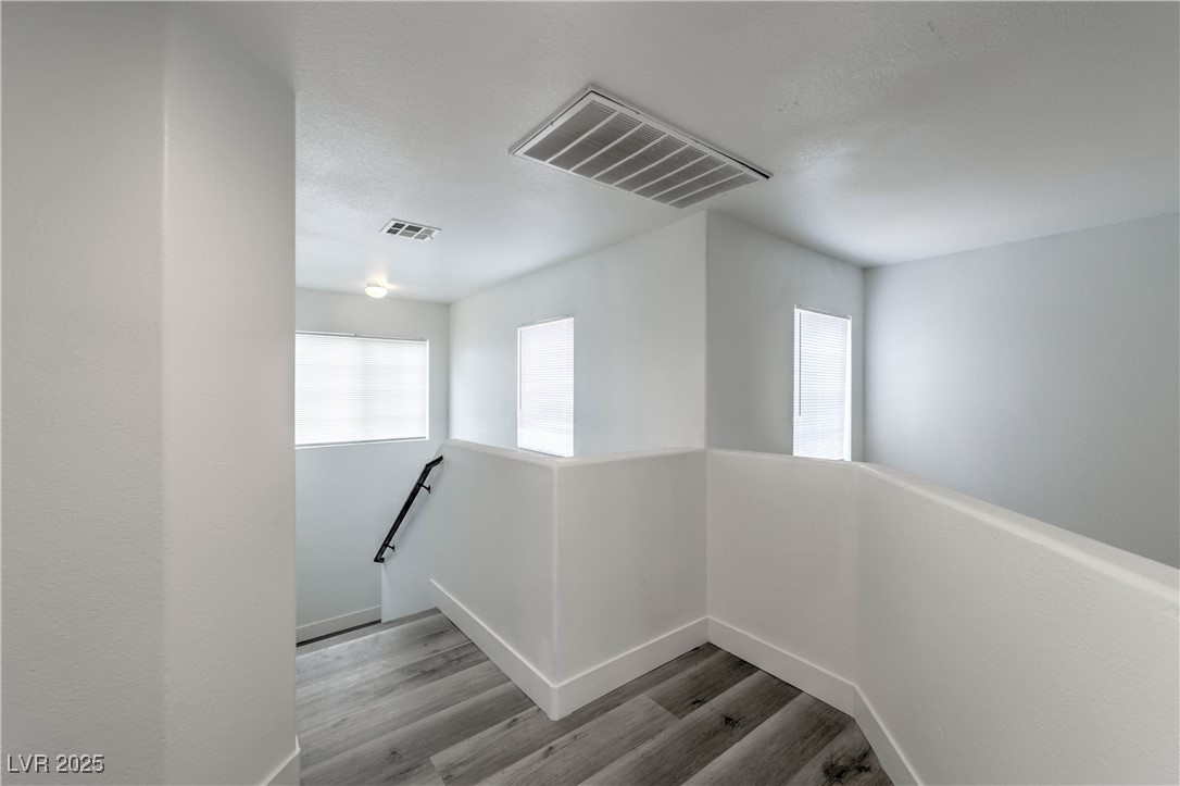 1022 Cliffbrook Hedge Avenue