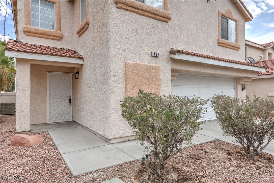 1022 Cliffbrook Hedge Avenue